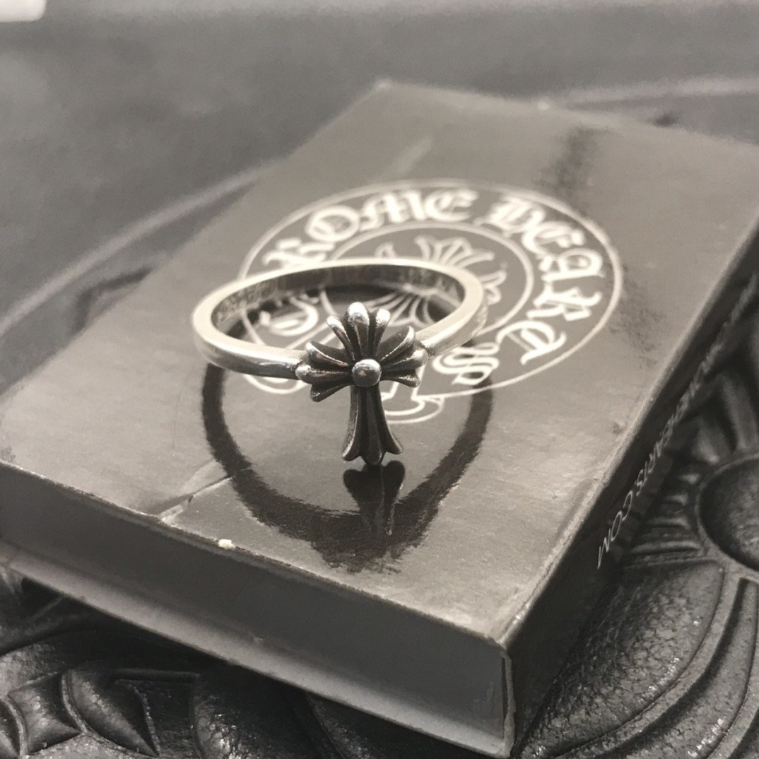 Ch*0me He**ts small cross flower ring