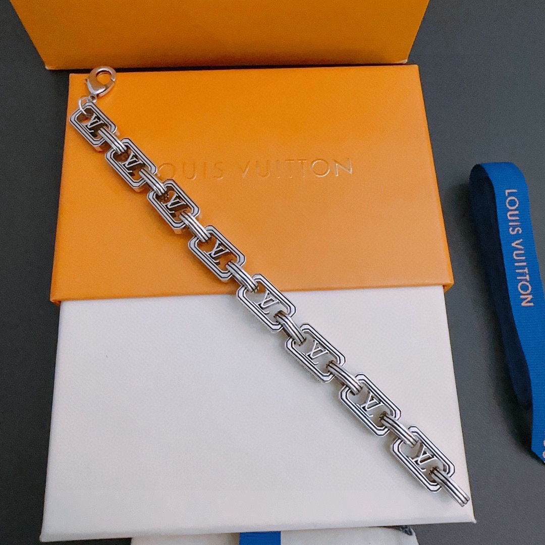 L0vis Vvtt0n Bracelet