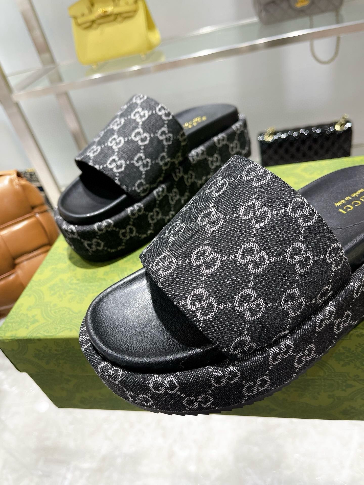 UA Gvc*1 GG PLATFORM Slide Sandal
