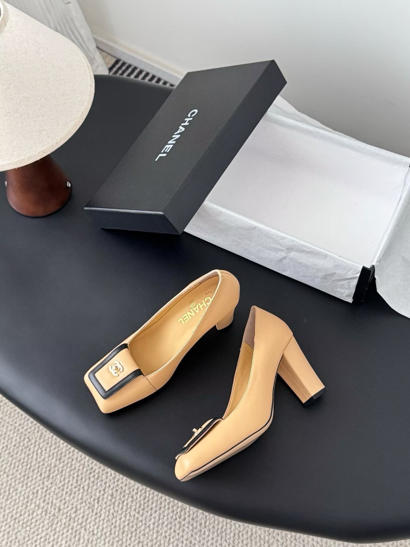 ua Ch**el pumps