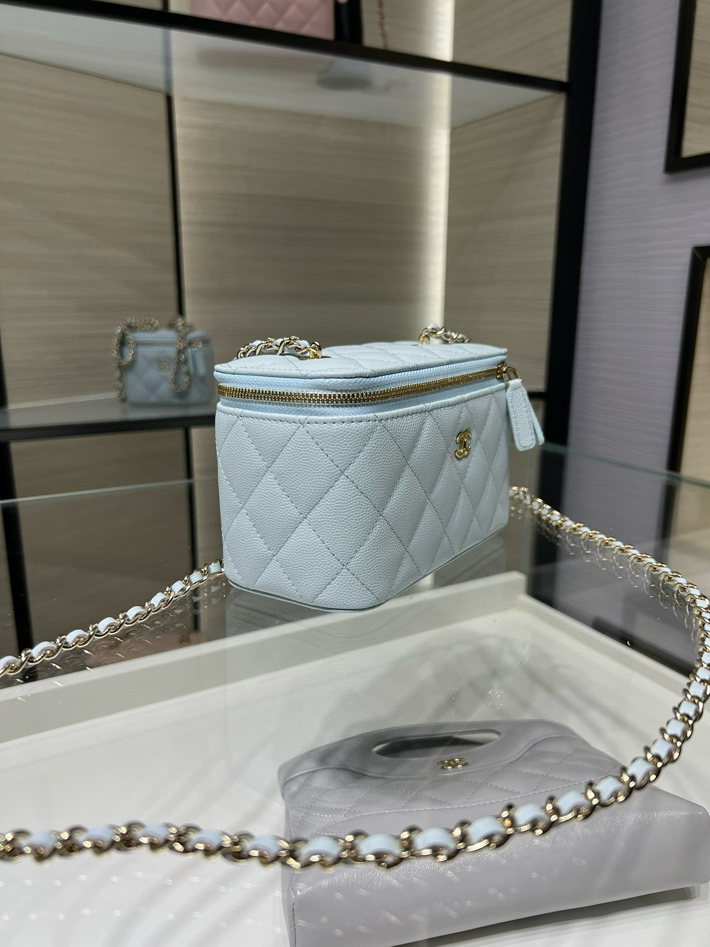 Ch**el Vanity with Chain AP1341 16x8x10cm