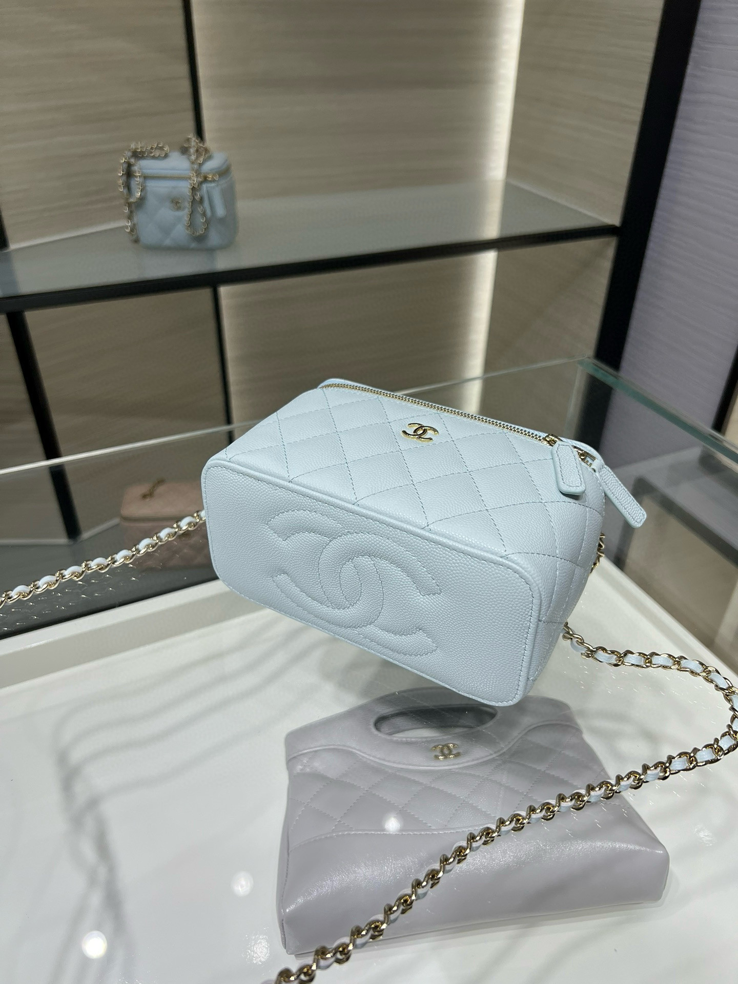 Ch**el Vanity with Chain AP1341 16x8x10cm