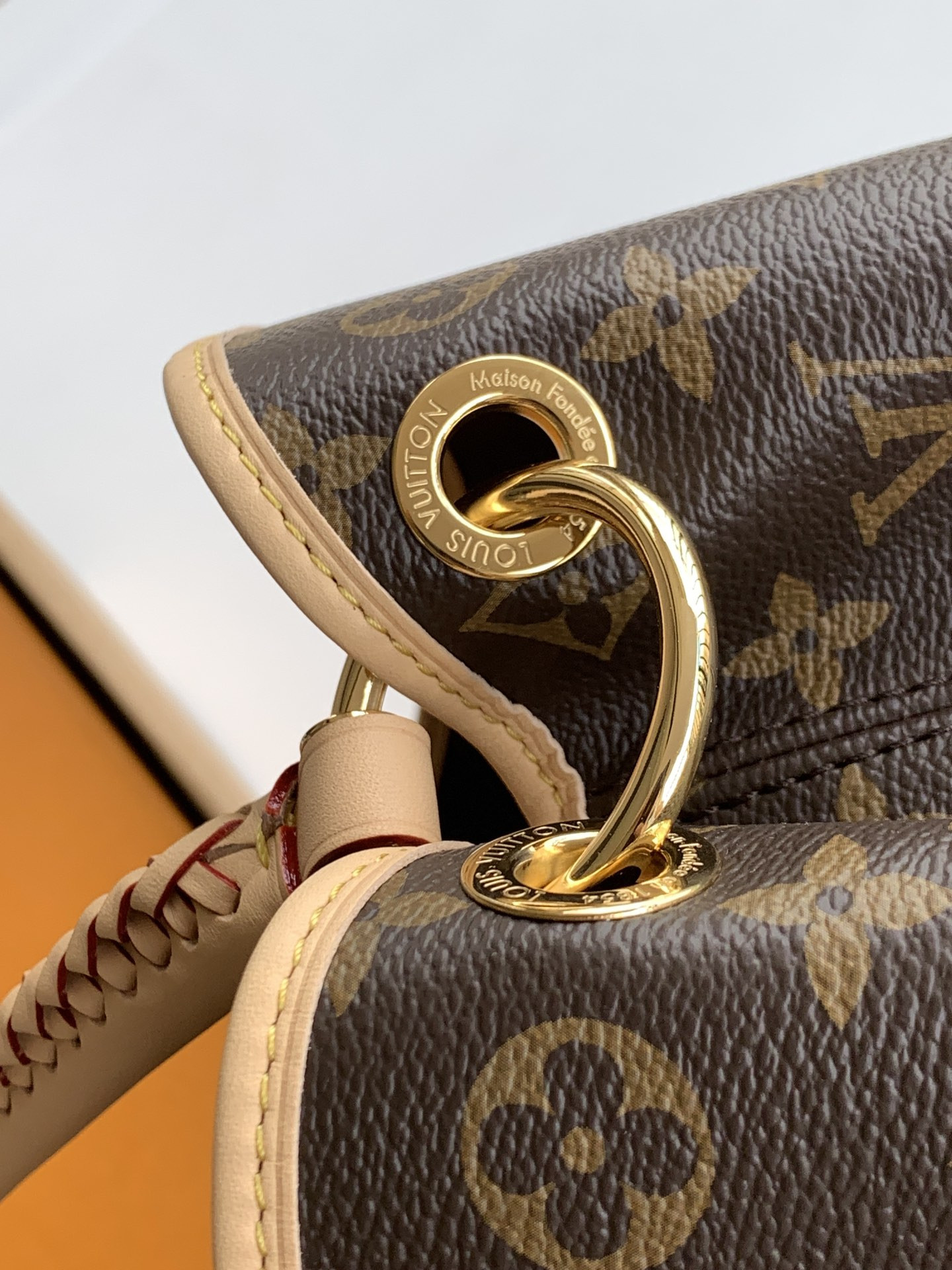 LV Again M25877 53x30x15.5cm
