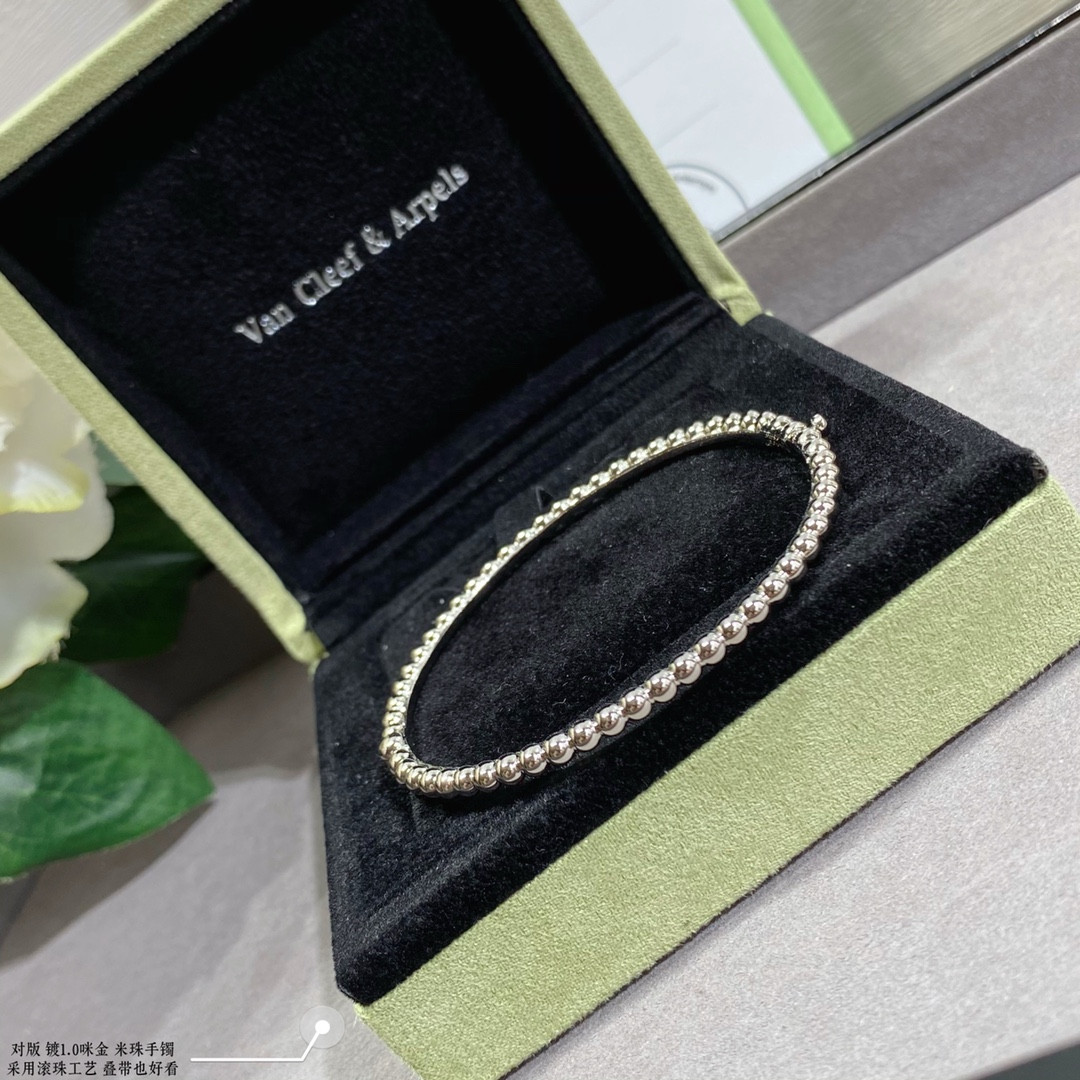 V*n Cl**f & Arpels Rice Bead Bracelet