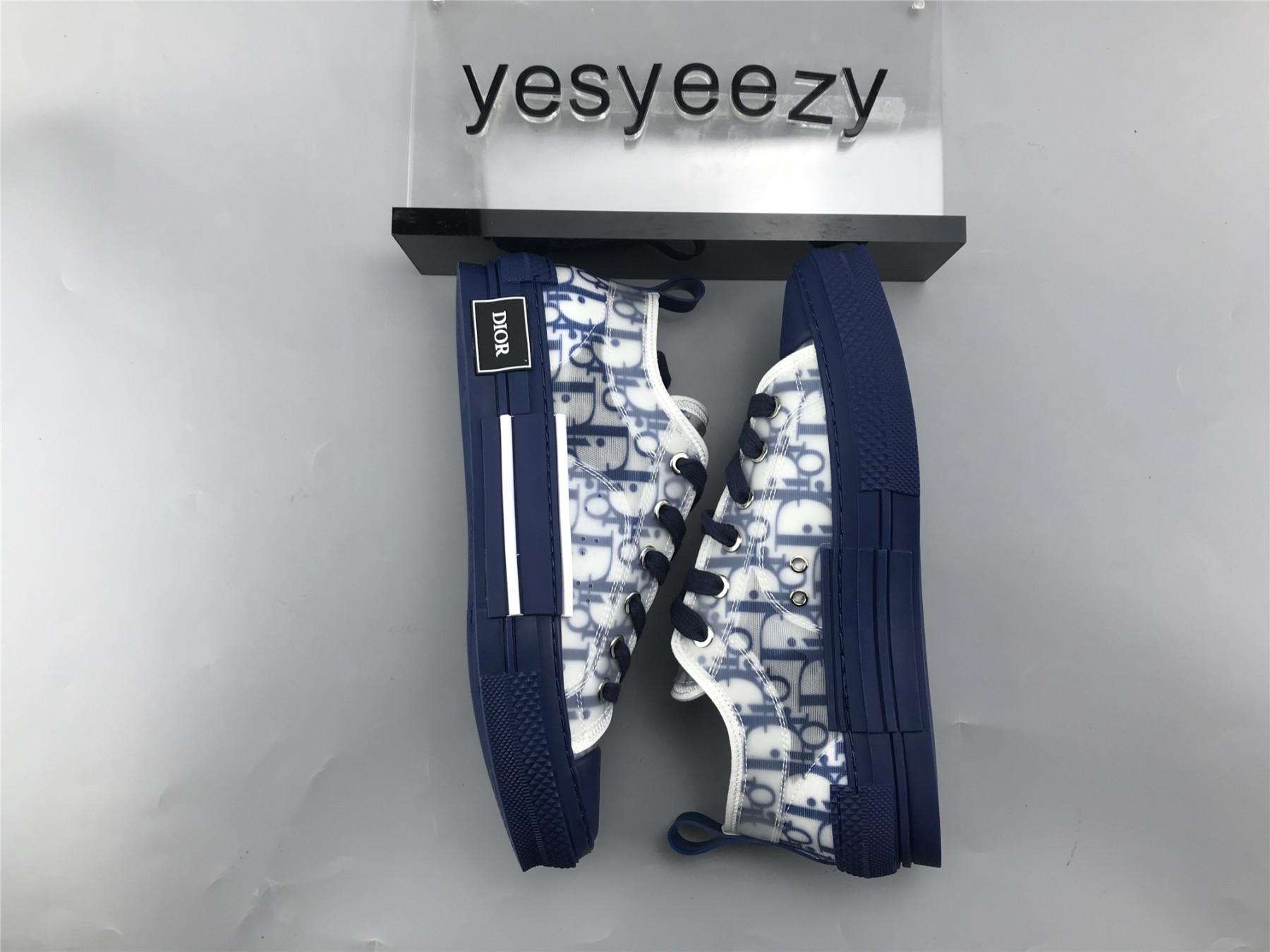 UA D10r B23 LOW TOP BLUE OBLIQUE