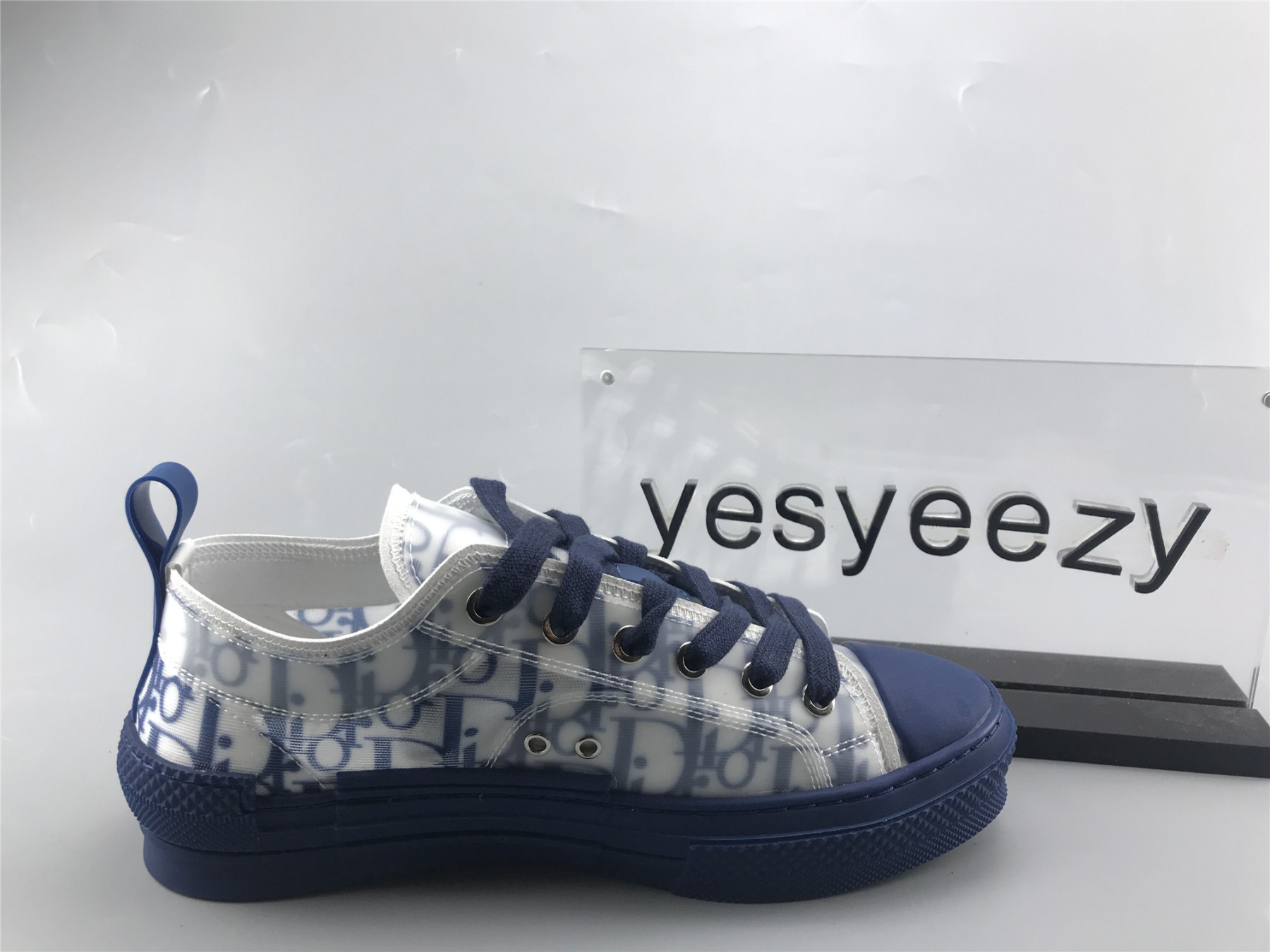 UA D10r B23 LOW TOP BLUE OBLIQUE