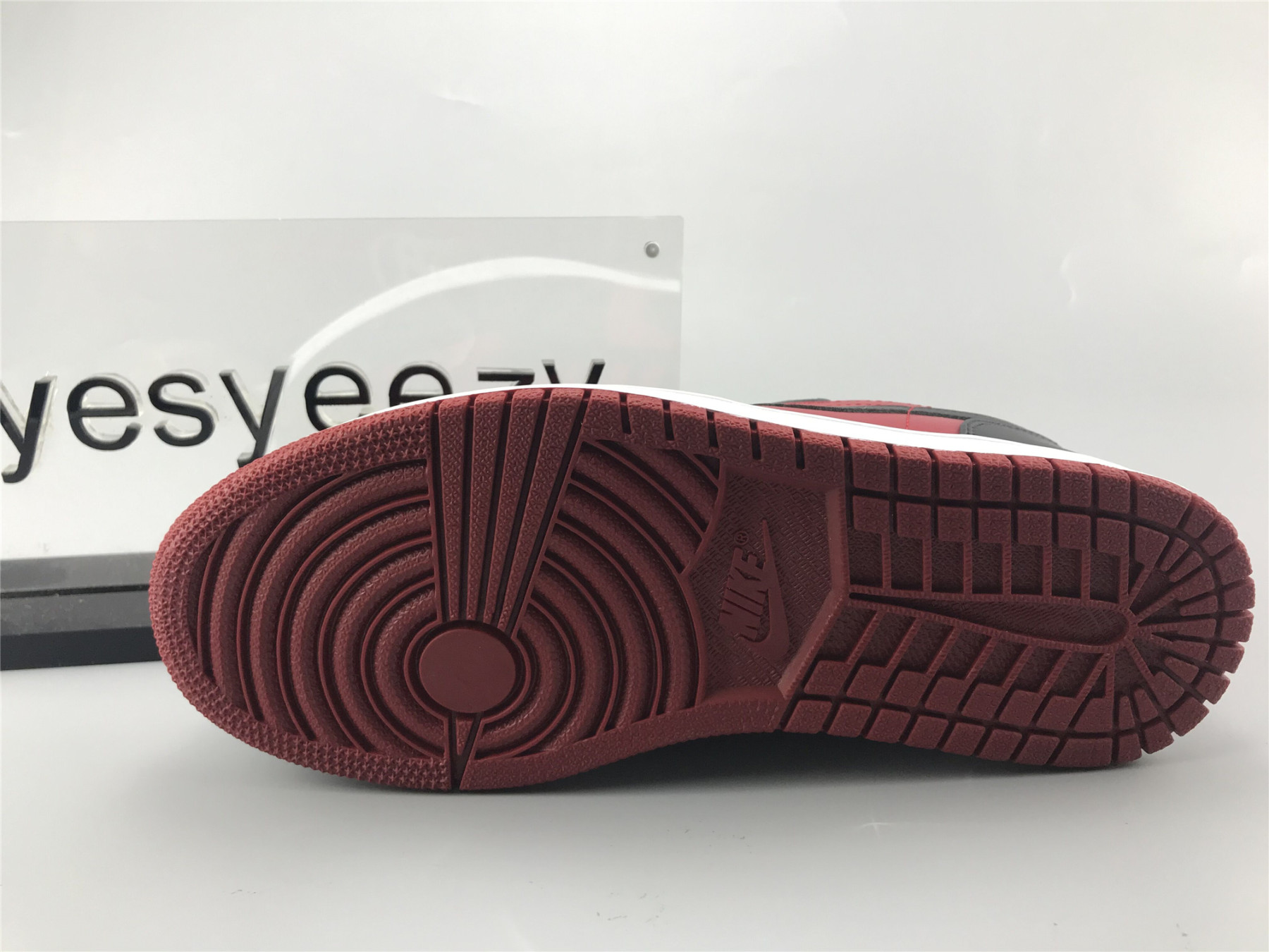 UA AIR JORDAN 1 RETRO LOW 