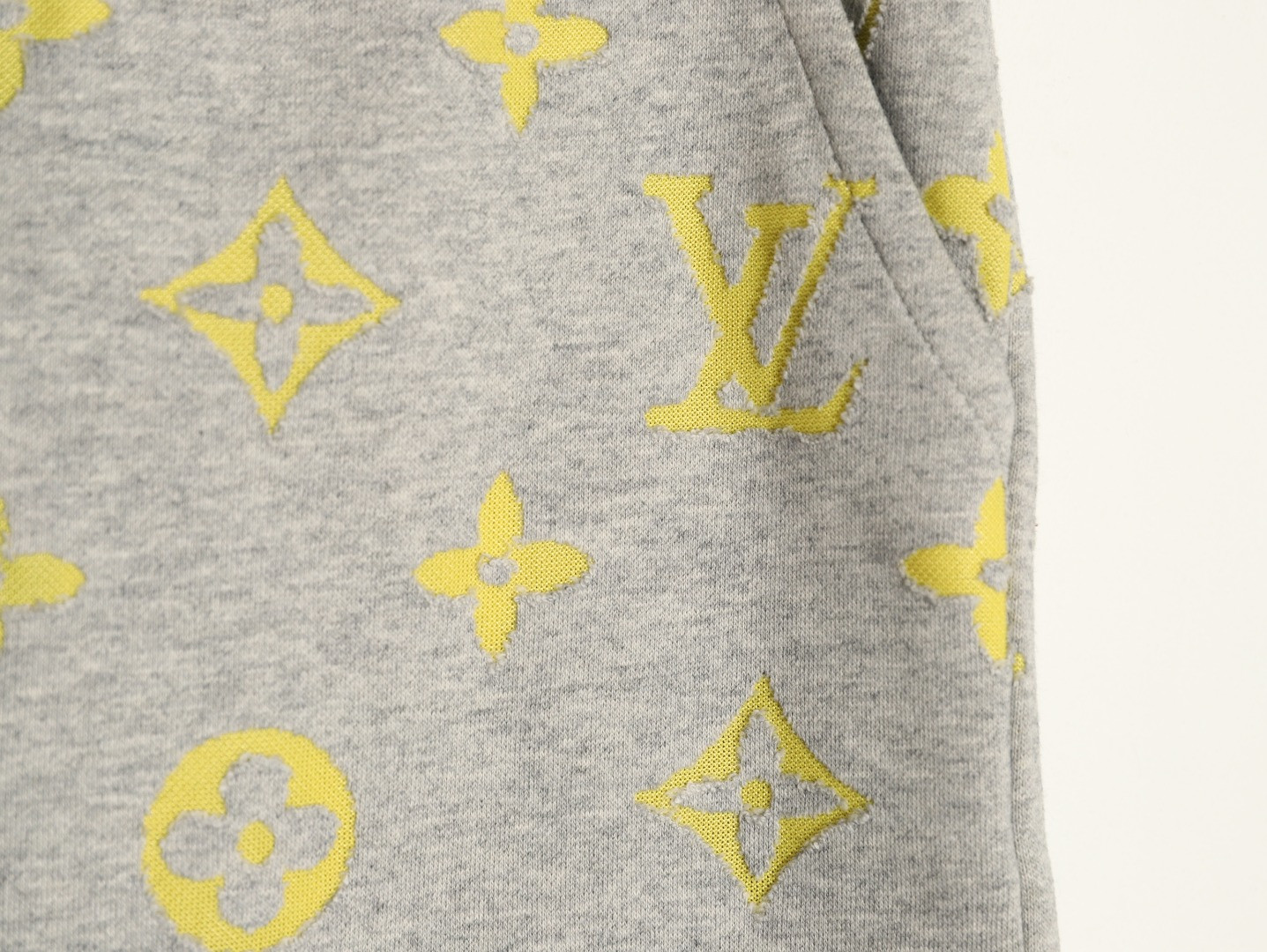 L0vis Vvtt0n 26ss Shorts