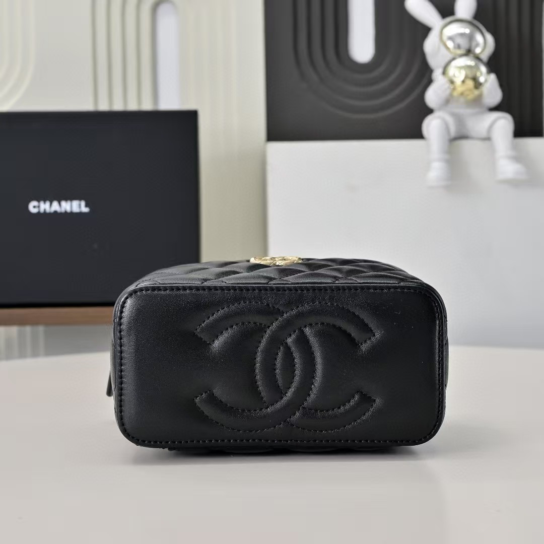 Ch**el Vanity With Chain 9.5x17x8cm