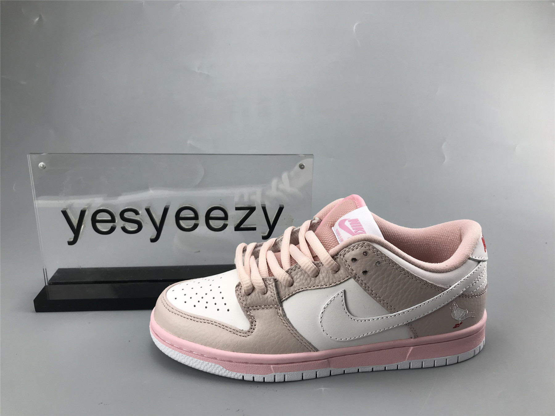 UA WMNS NIKE DUNK LOW ELITE SB
