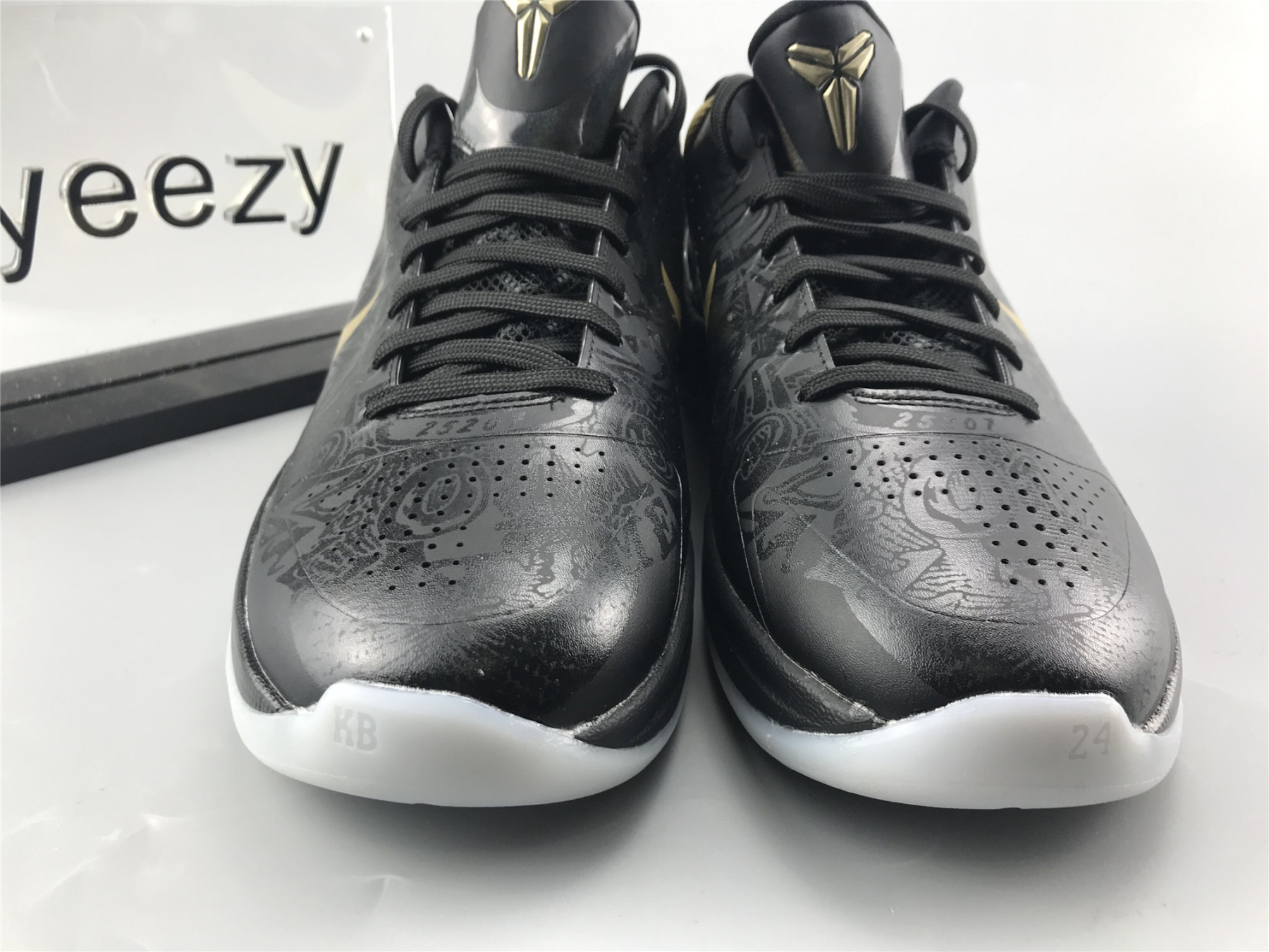 UA NIKE ZOOM KOBE 5 