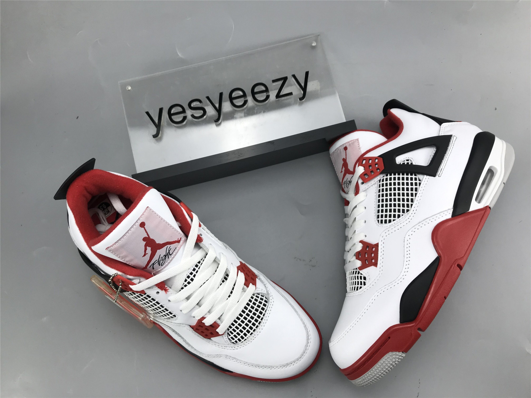 UA AIR JORDAN 4 RETRO 