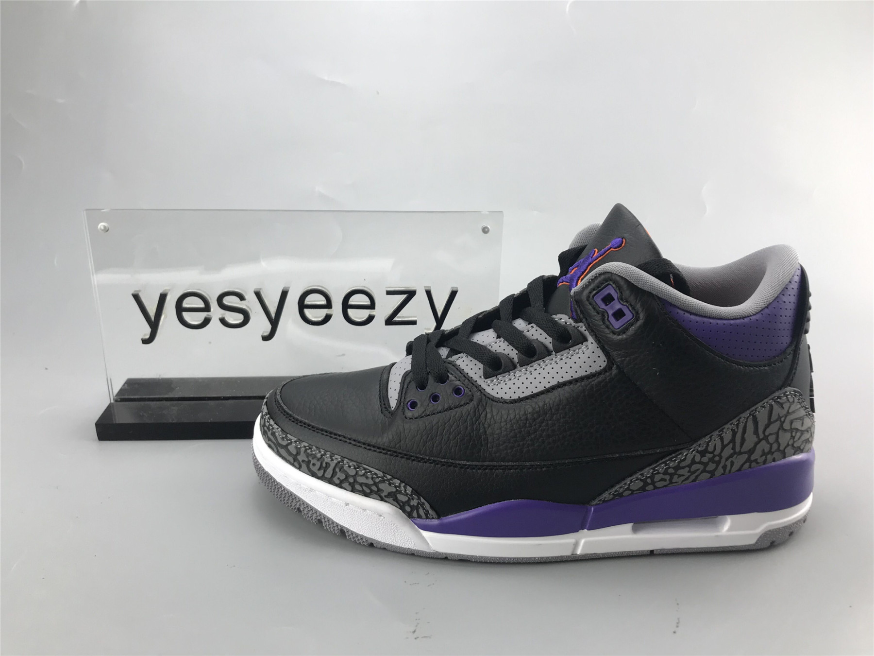 UA AIR JORDAN 3 RETRO 