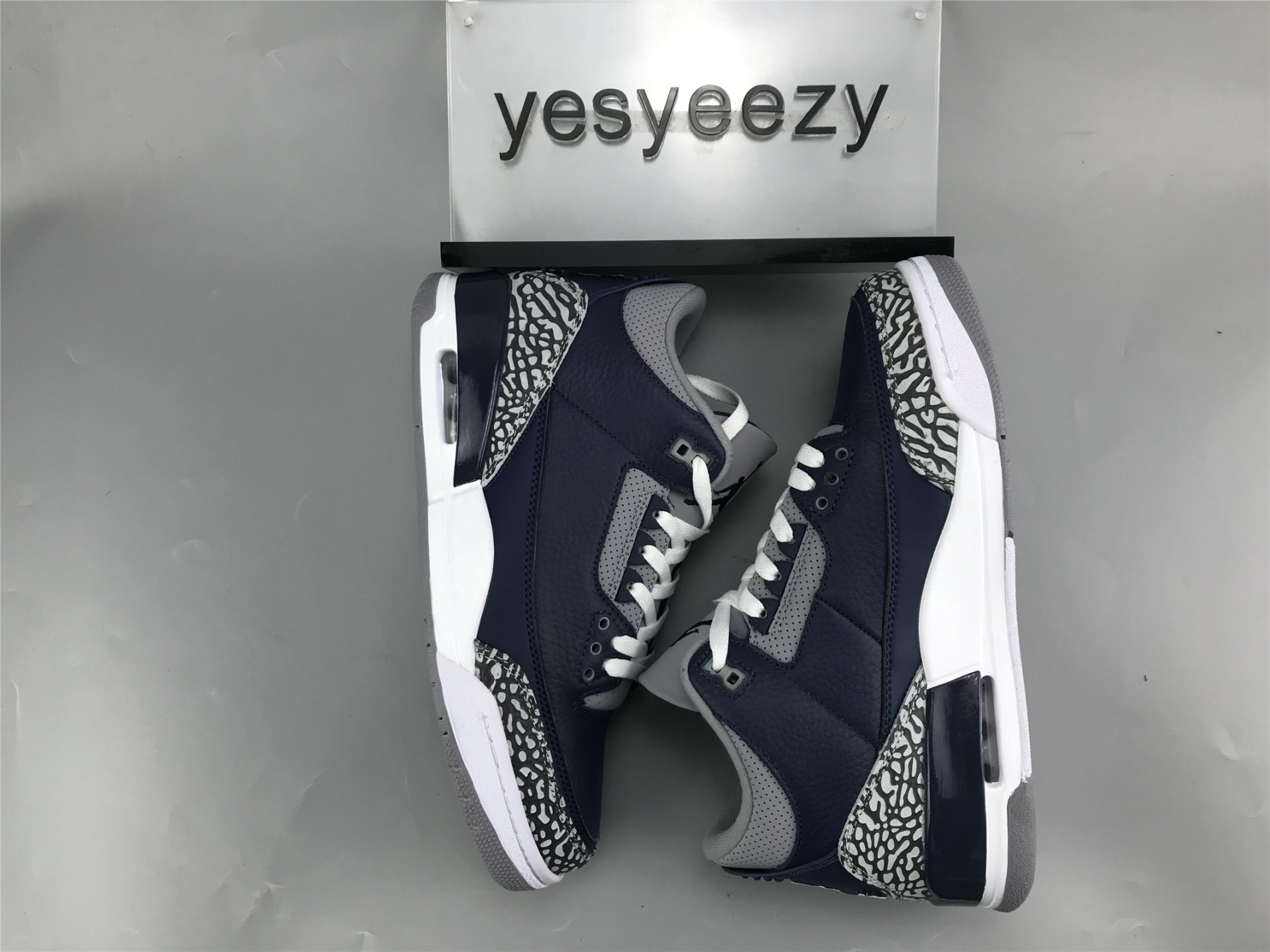 UA AIR JORDAN 3 "GEORGETOWN"