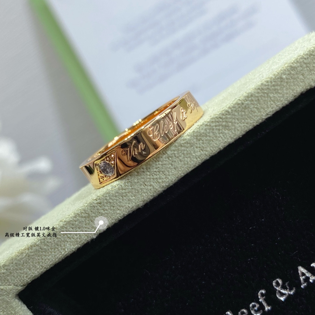 V*n Cl**f & Arpels Narrow English Ring