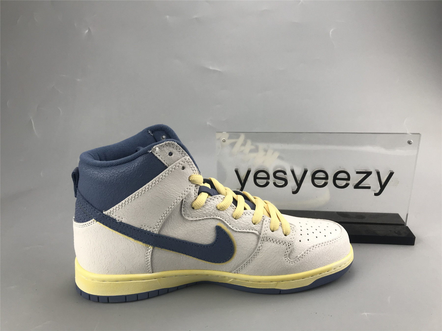 UA NIKE ATLAS X DUNK HIGH SB 