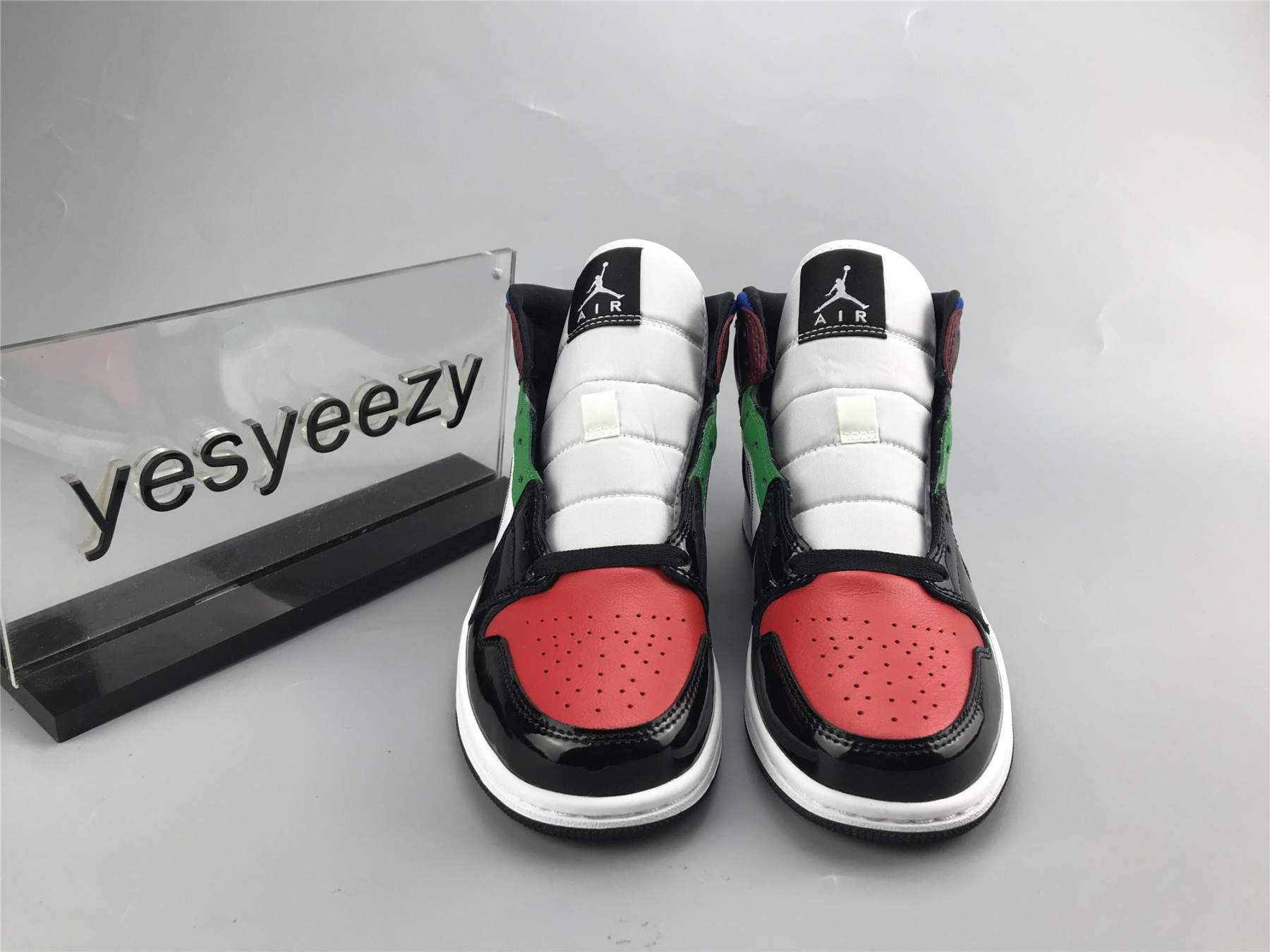 UA WMNS AIR JORDAN 1 MID SE 