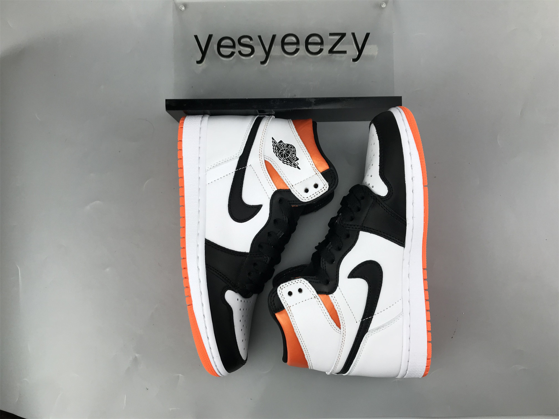 UA AIR JORDAN 1 RETRO HIGH  