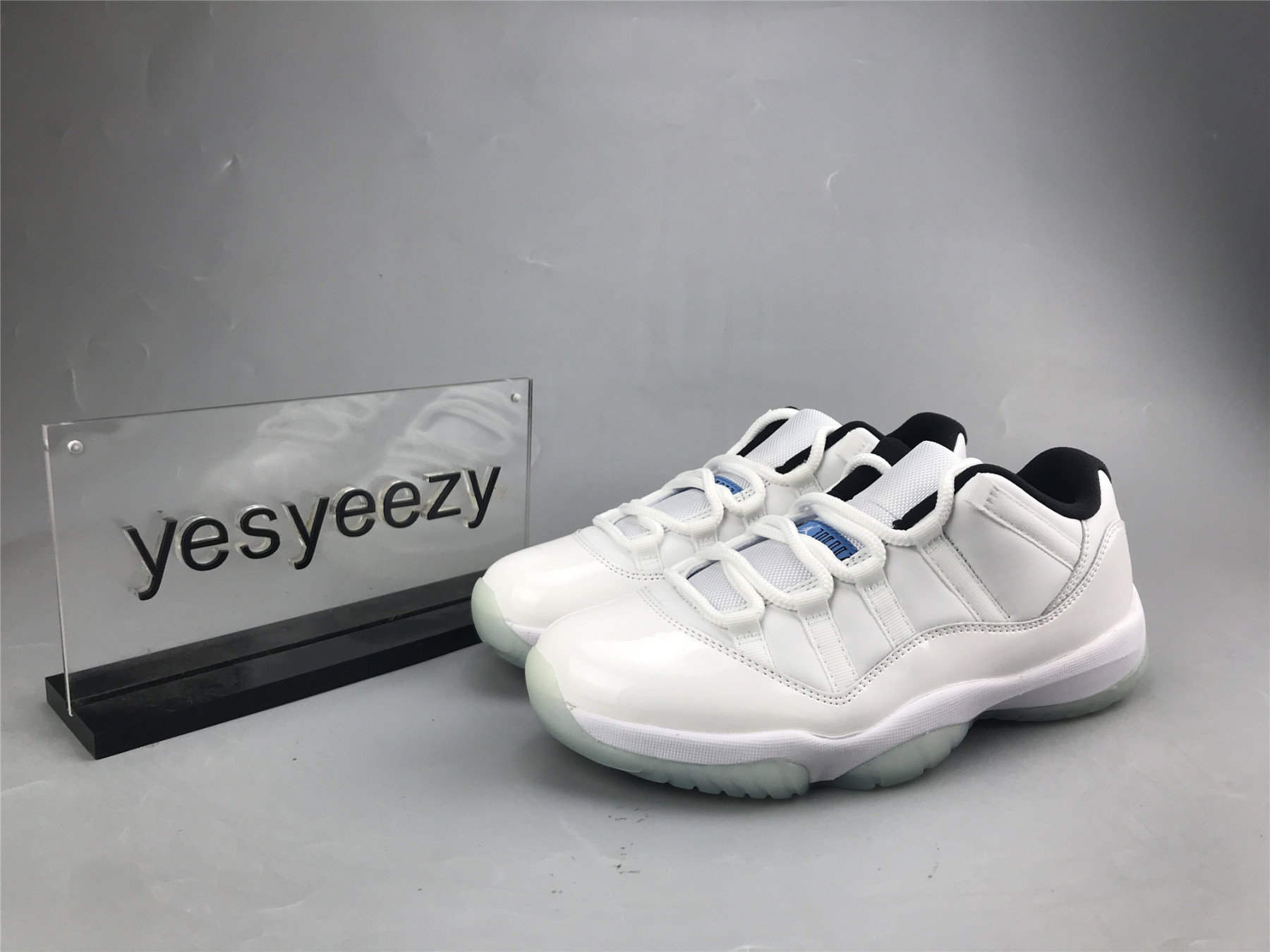 UA AIR JORDAN 11 RETRO LOW 