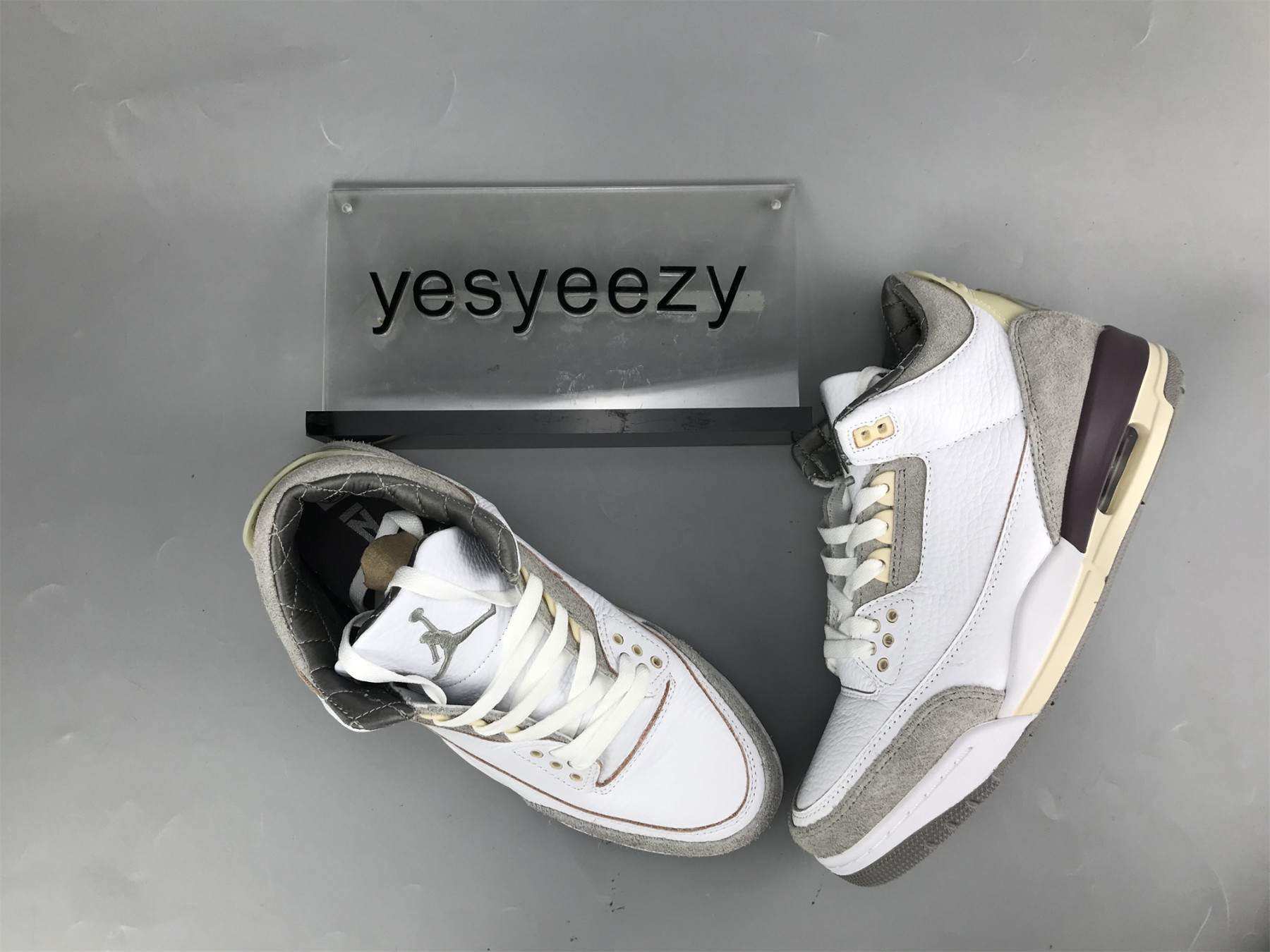 UA A MA MANIÃ‰RE X WMNS AIR JORDAN 3 RETRO SP 