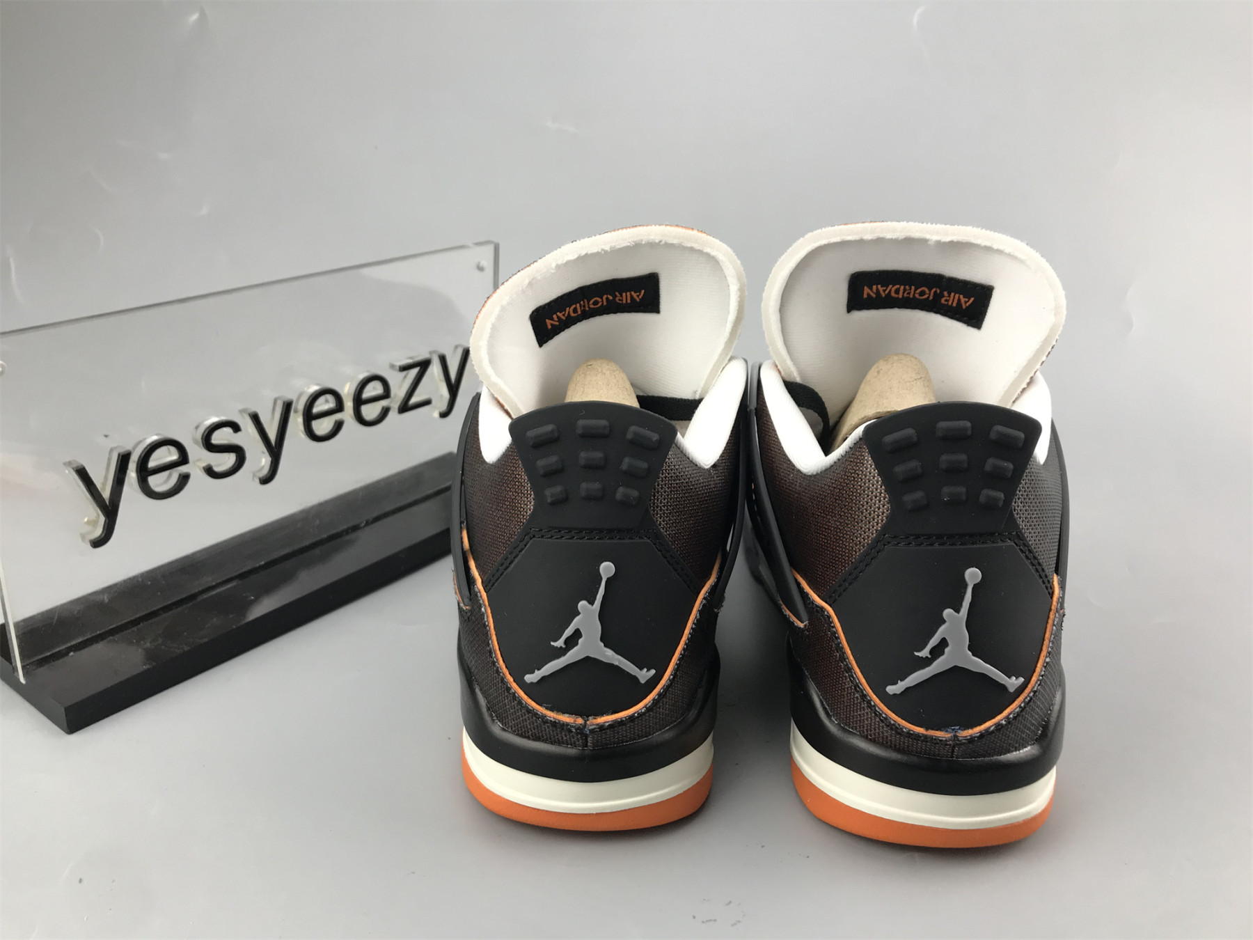 UA WMNS AIR JORDAN 4 RETRO 