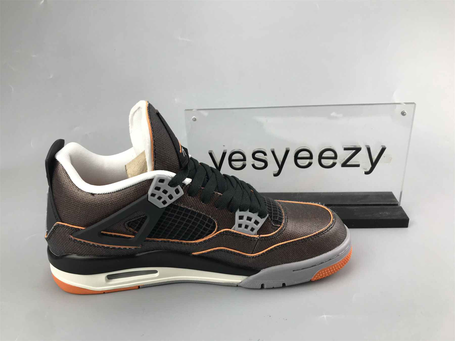 UA WMNS AIR JORDAN 4 RETRO 