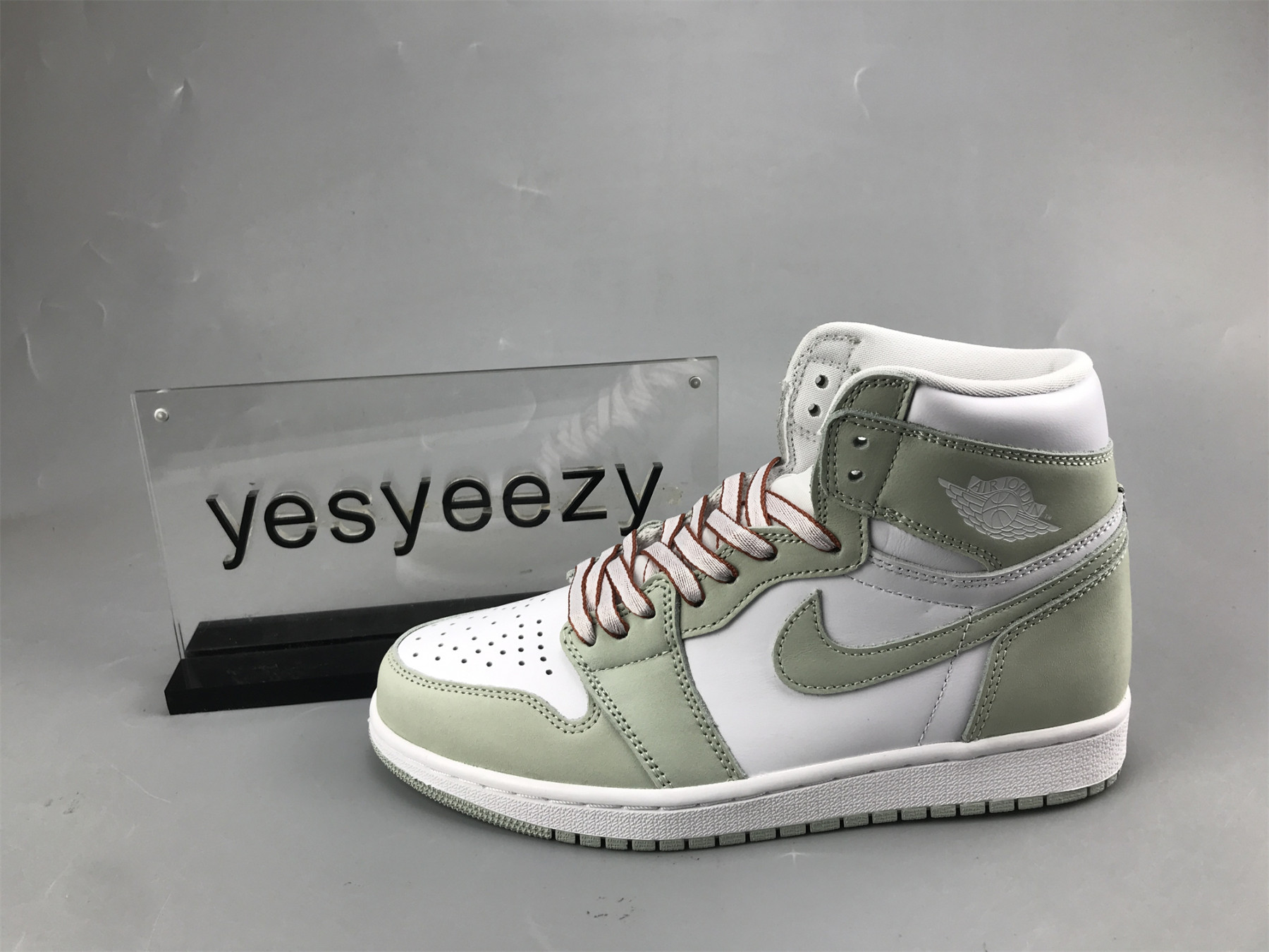 UA WMNS AIR JORDAN 1 RETRO HIGH OG 