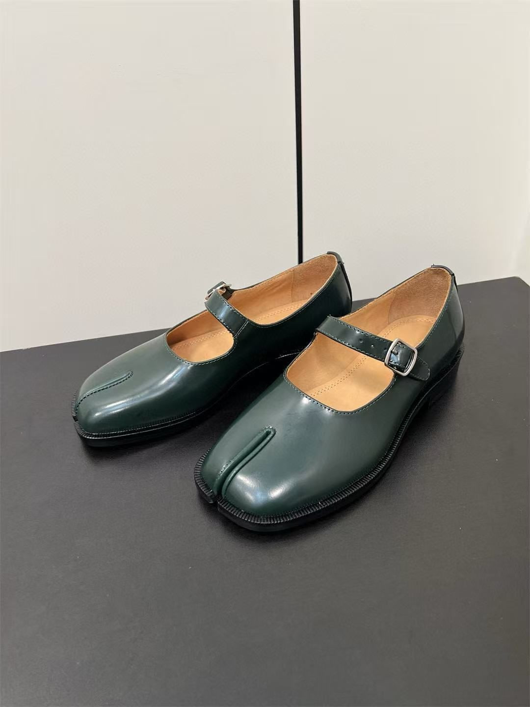 UA Ma1s0n Marg*e1a Mary Jane Shoes