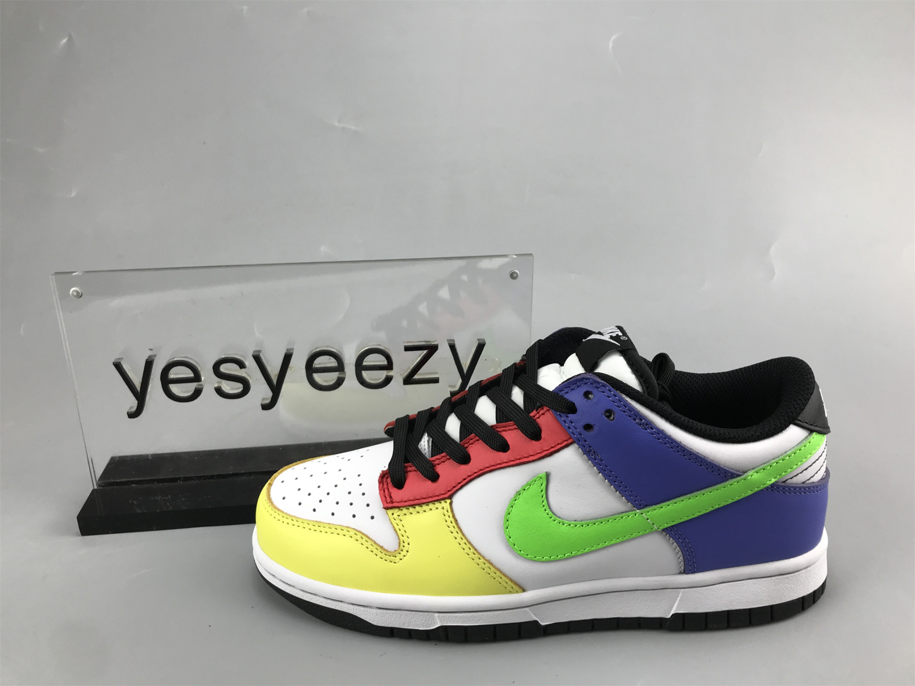 UA WMNS NIKE DUNK LOW 