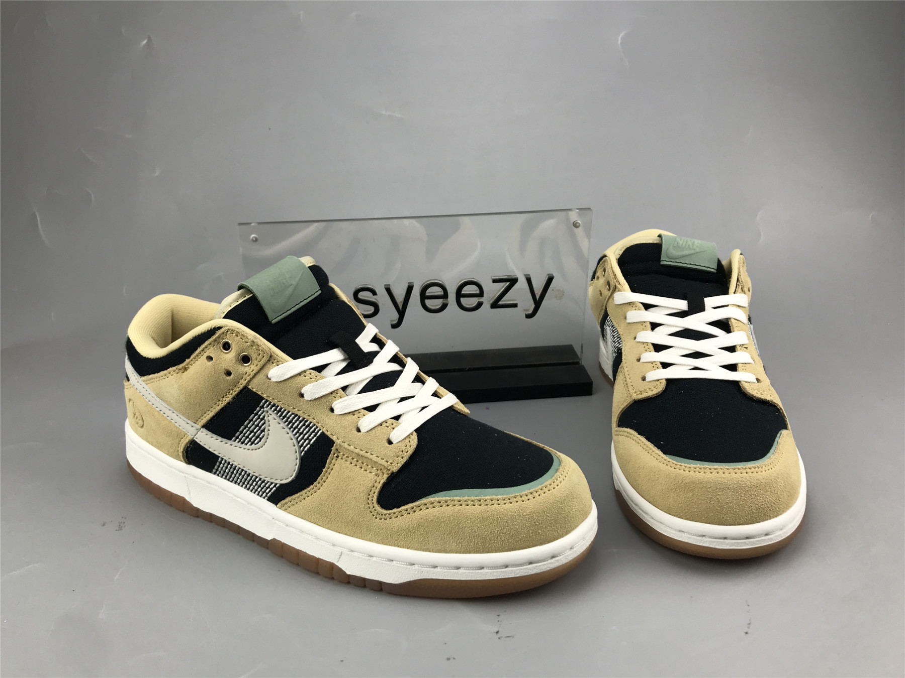 UA NIKE DUNK LOW 