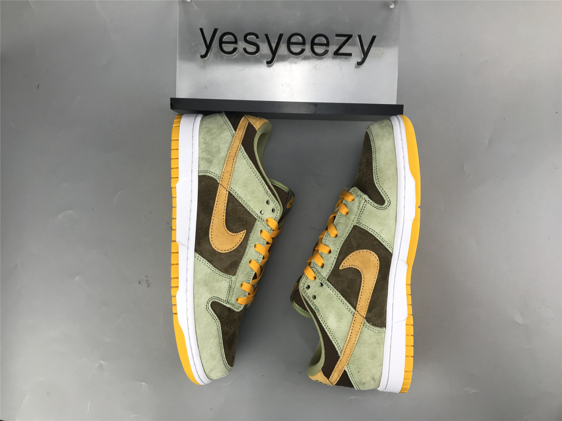 UA DUNK LOW 
