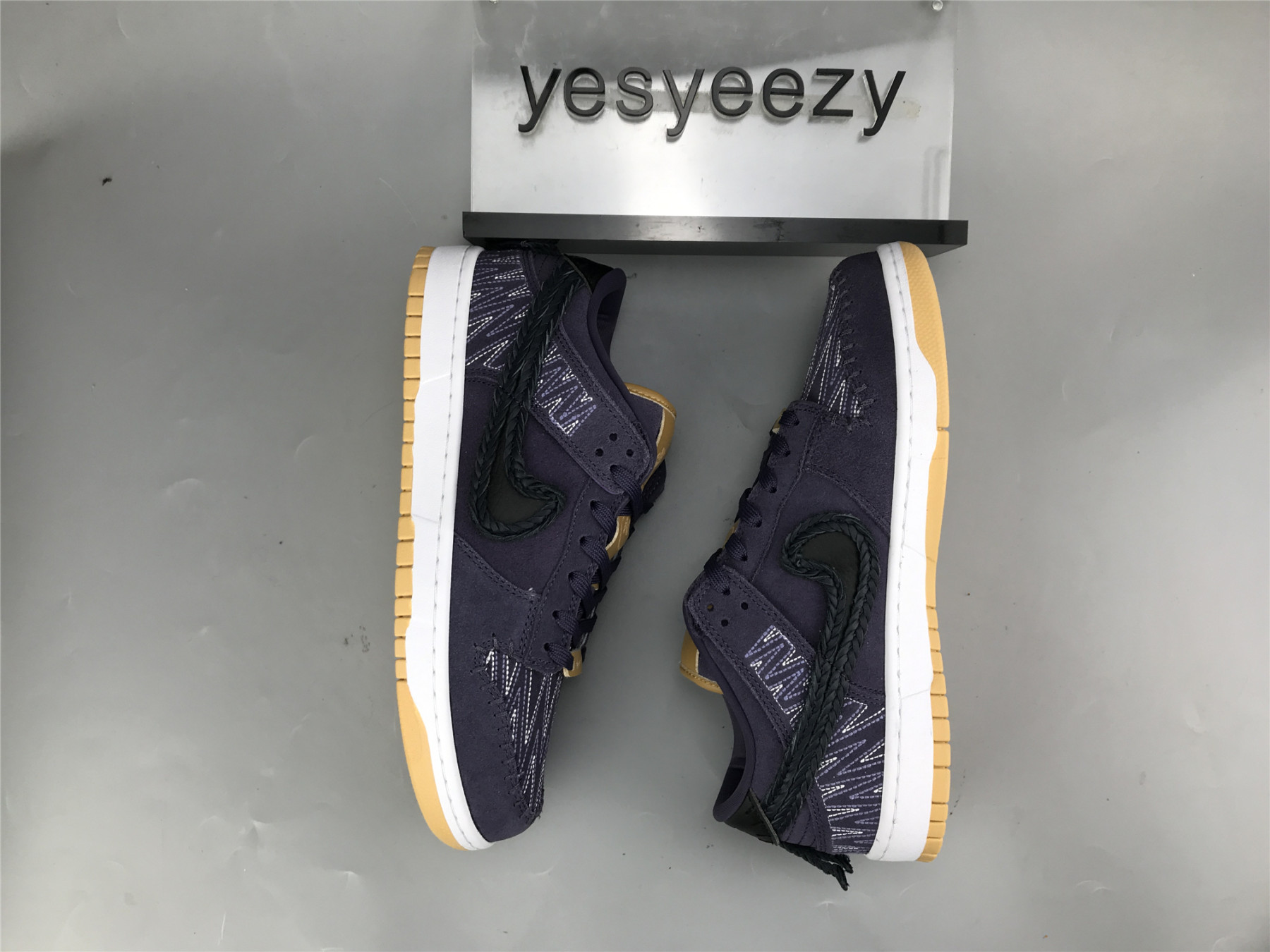 UA NIKE DUNK LOW 