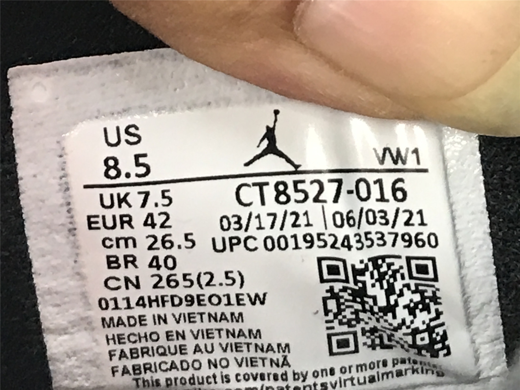 UA AIR JORDAN 4 RETRO 