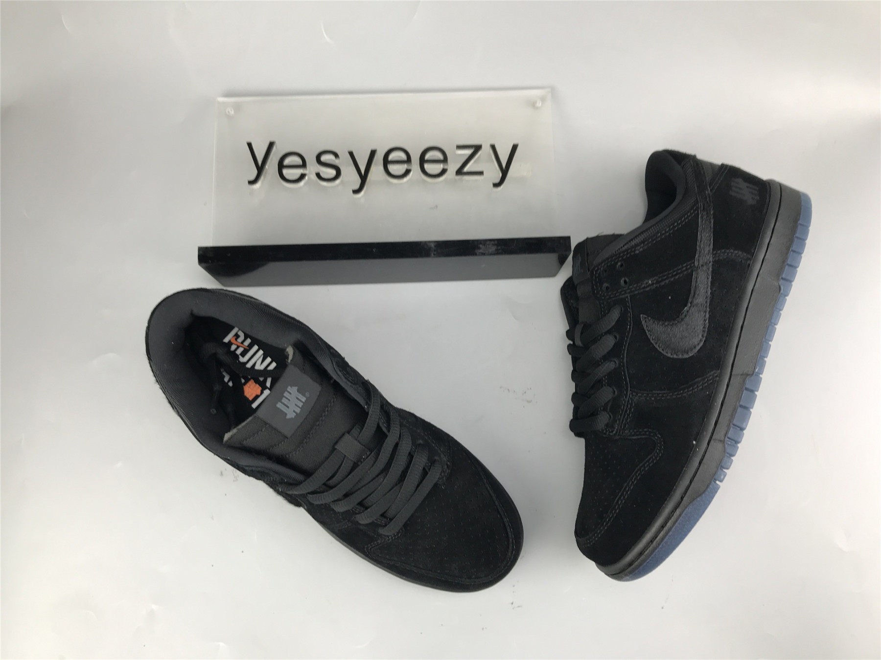 UA NIKE UNDEFEATED X DUNK LOW 