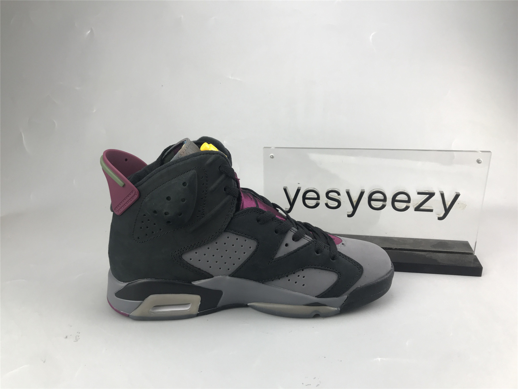 UA AIR JORDAN 6 RETRO 