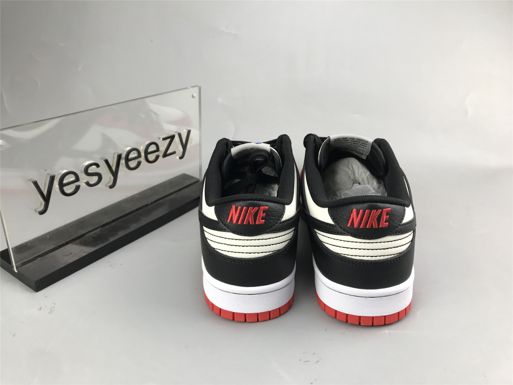 UA NIKE DUNK LOW EMB NBA 75TH ANNIVERSARY - CHICAGO