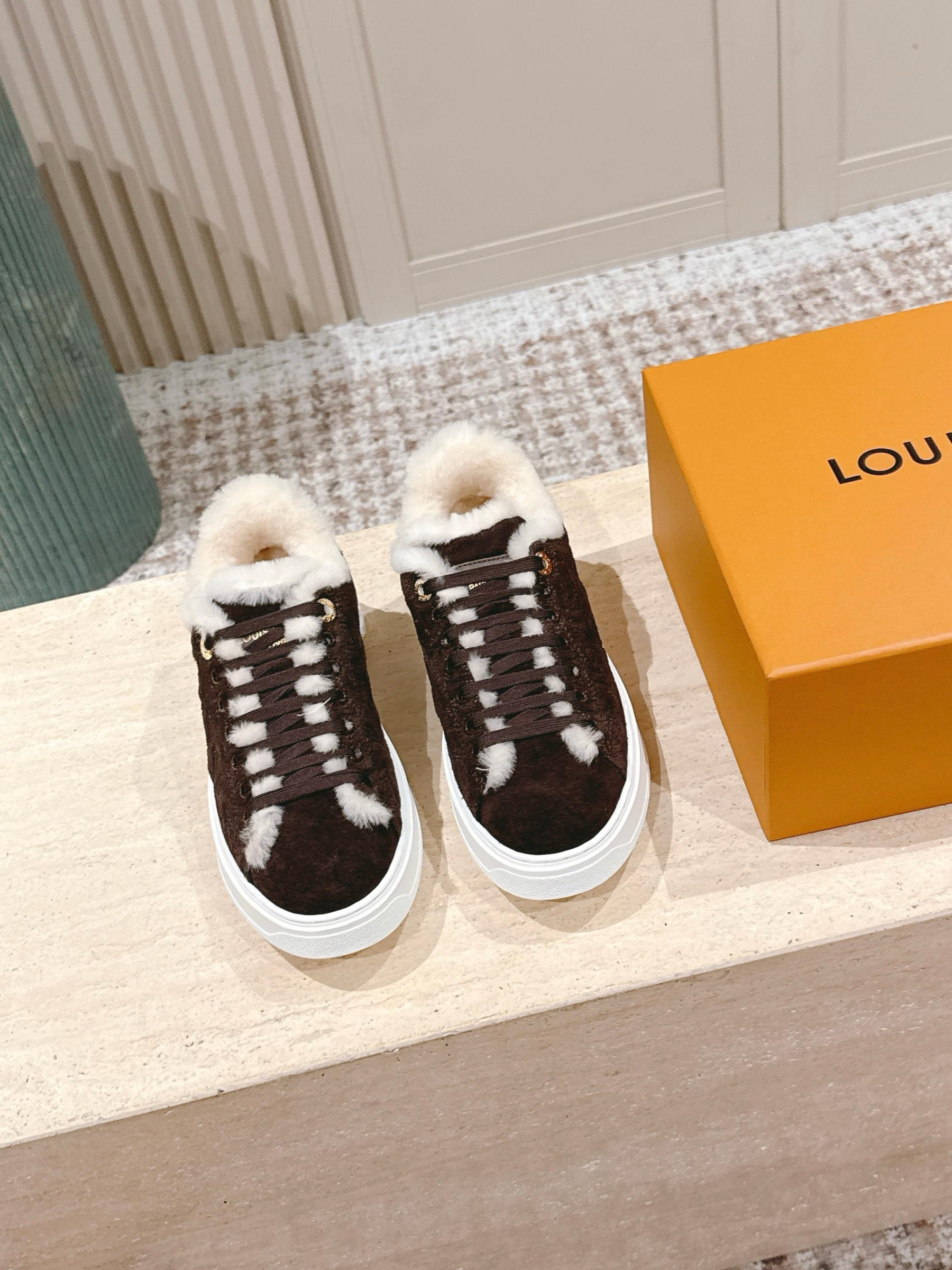 UA LV Time Out Sneaker
