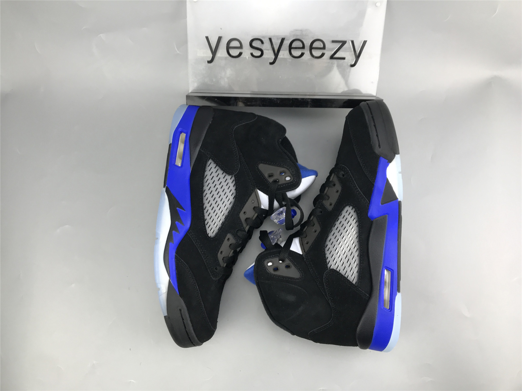 UA AIR JORDAN 5 RETRO 
