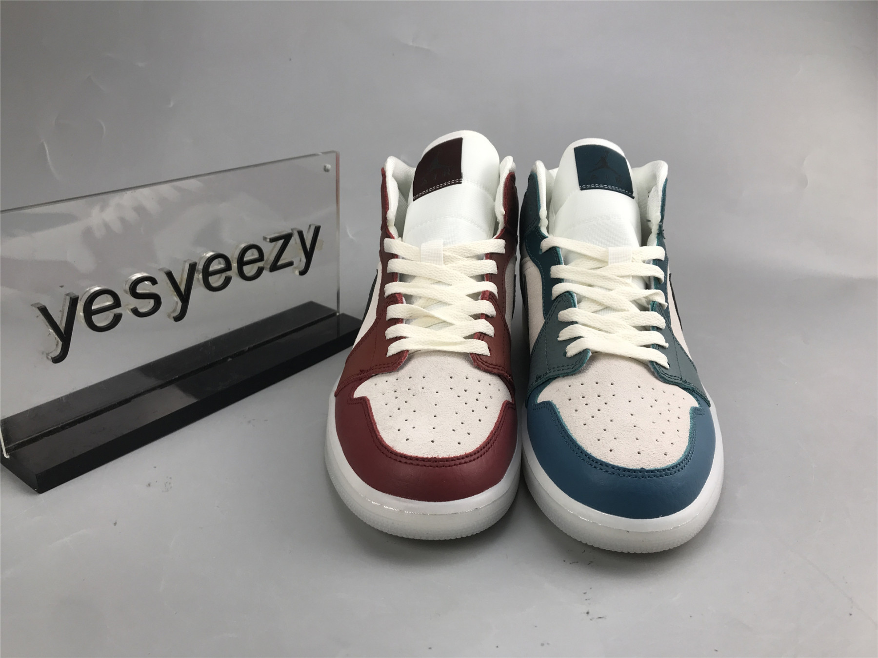 UA WMNS AIR JORDAN 1 MID 