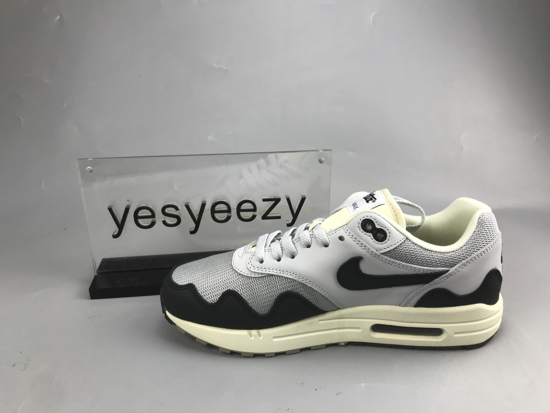 UA NIKE AIR MAX 1/P