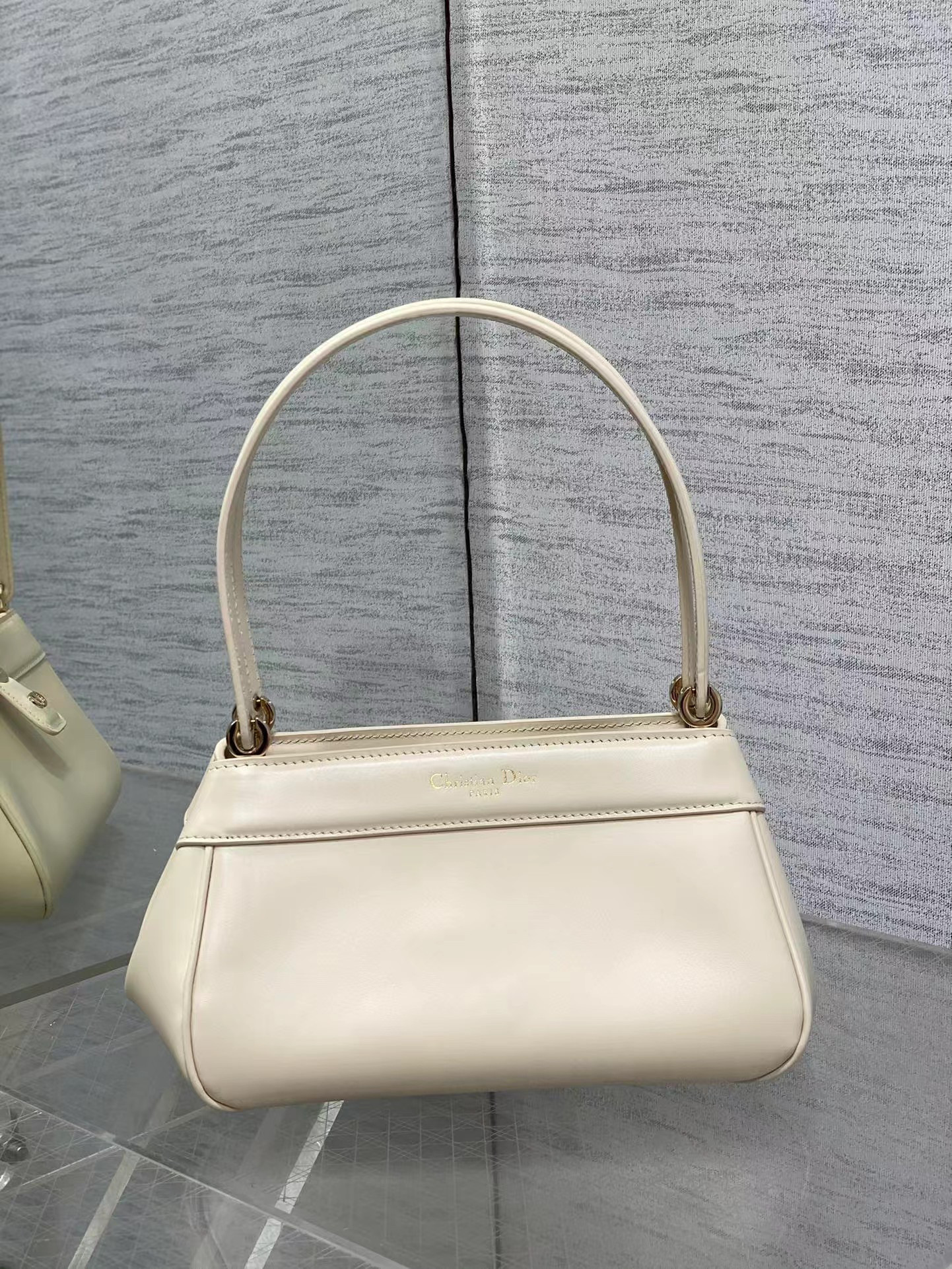 D10r Medium key bag 27 x 16.5 x 13.5cm