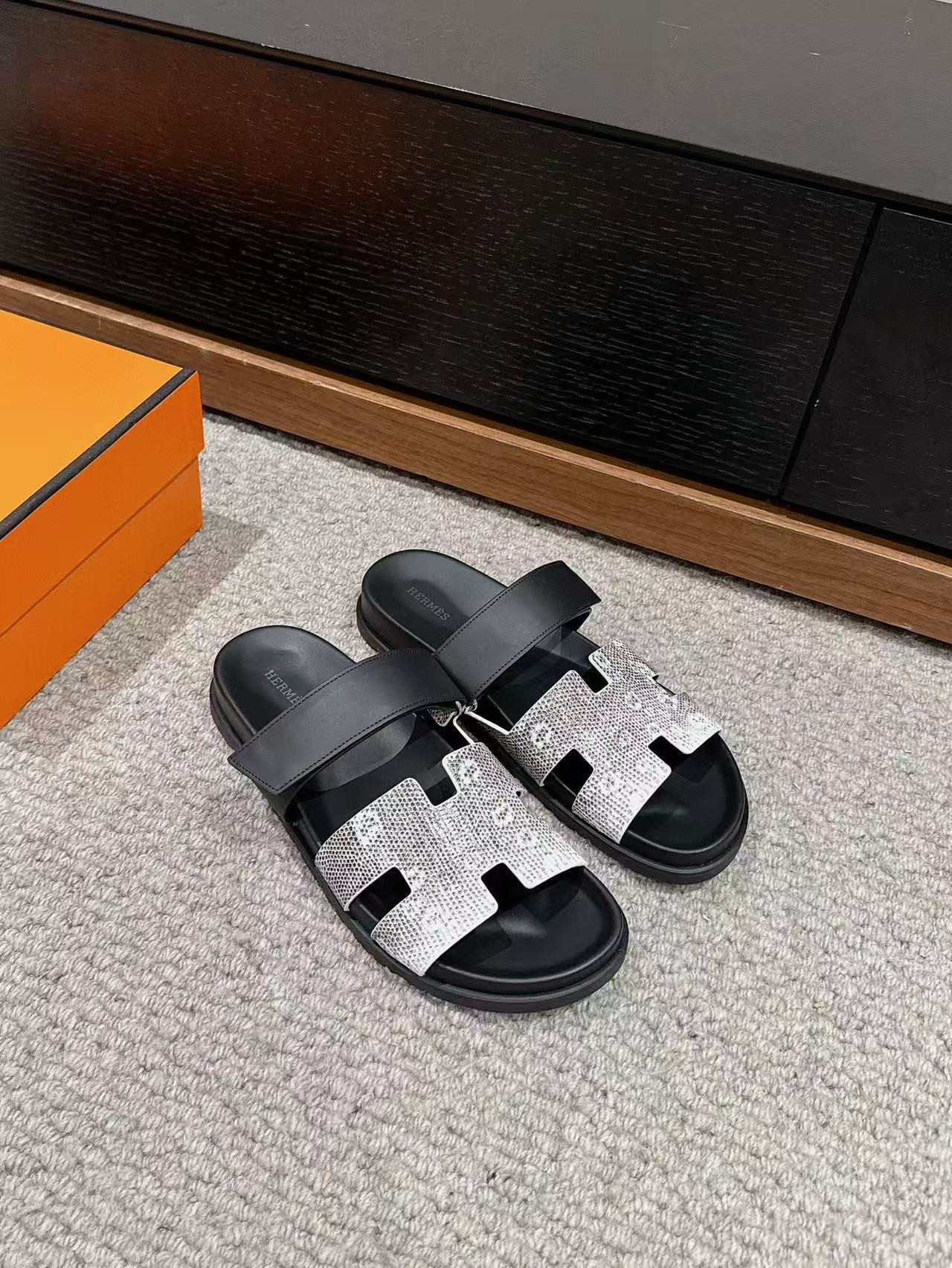 UA H**me5 Chypre Sandal
