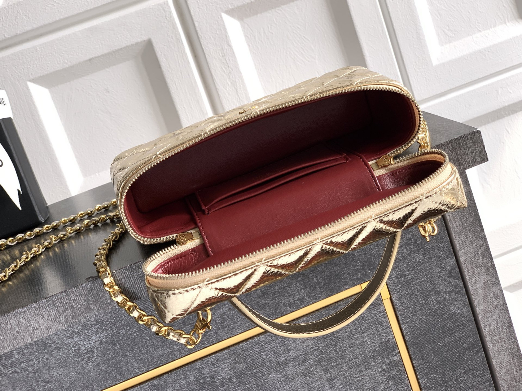 Ch**el Vanity with Chain 17x19x5cm