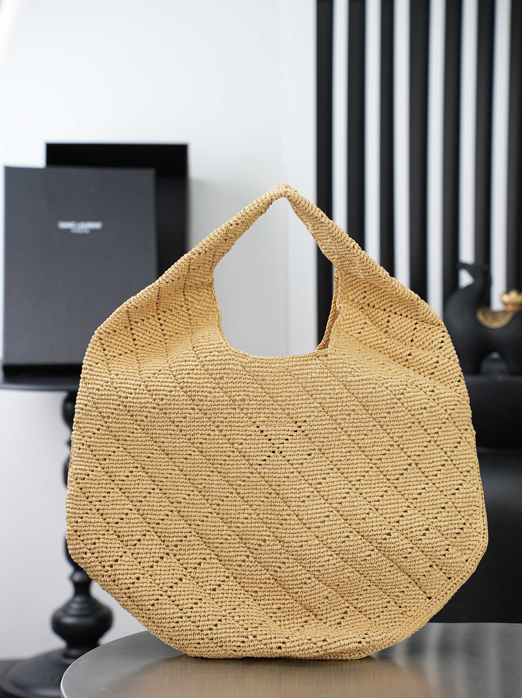 Y51 ICARE Hobo in raffia 30-47x30.5x2-12cm