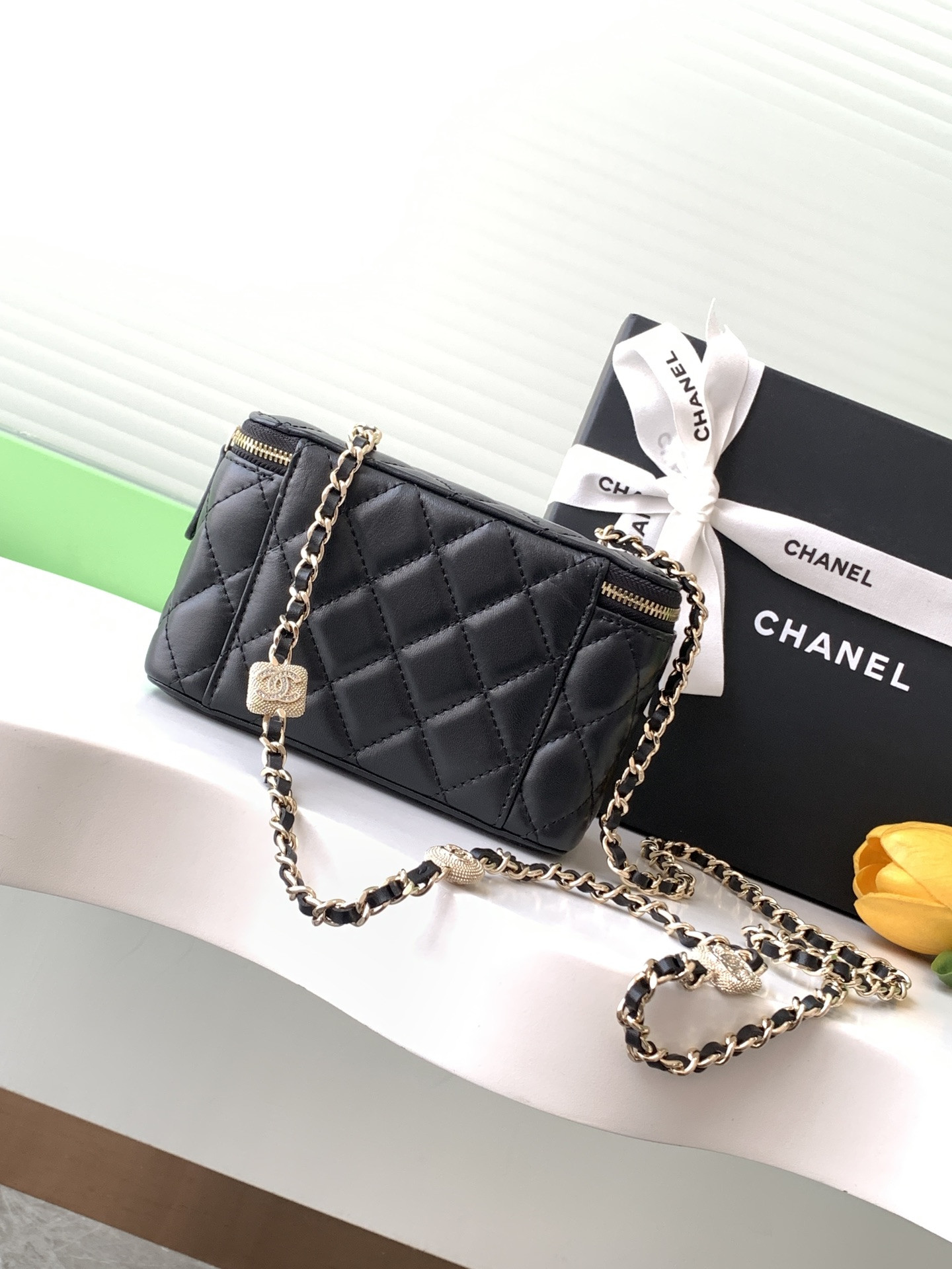Ch**el Vanity With Chain AP4301 9.5x17x8cm