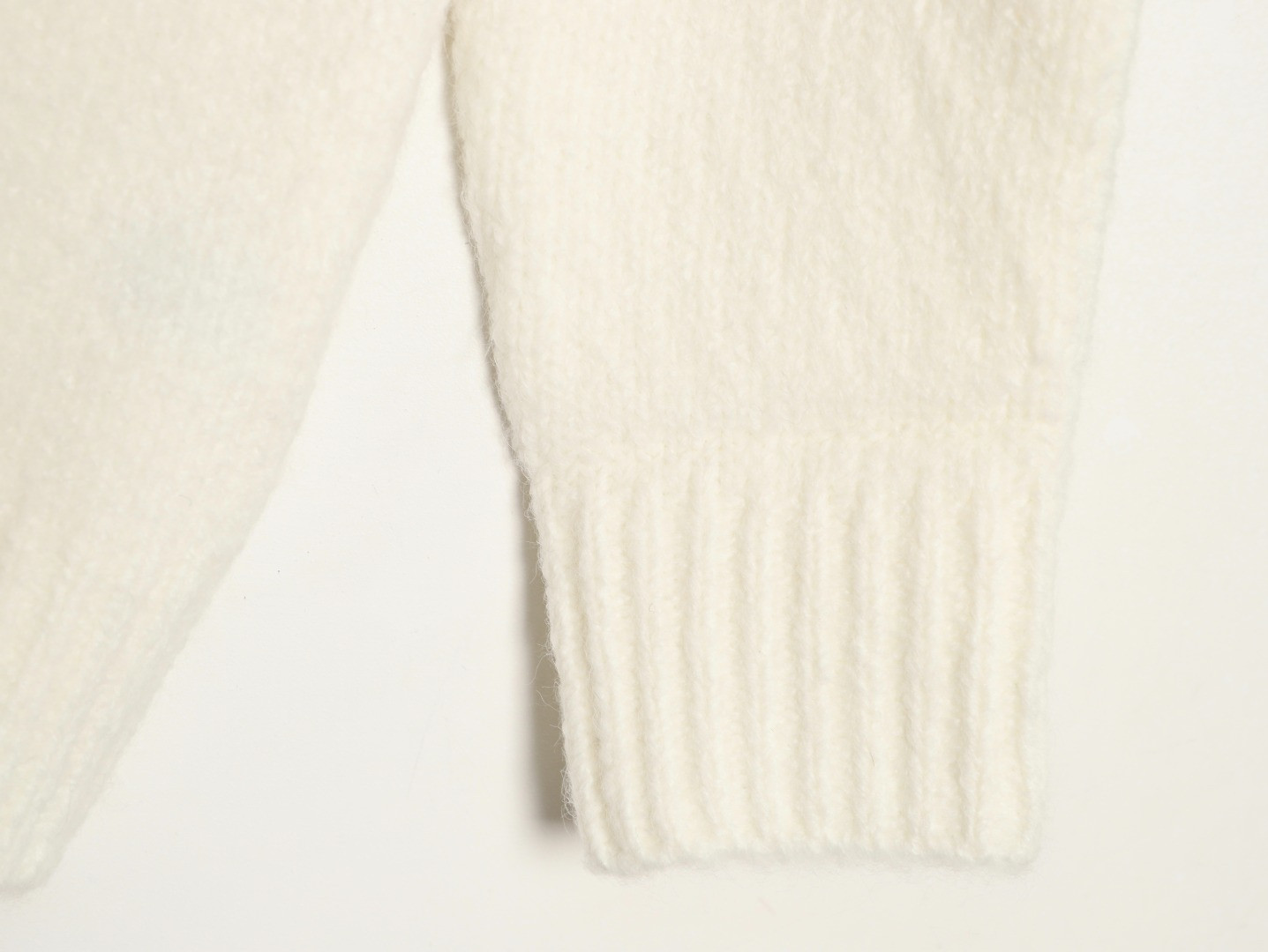 L0vis Vvtt0n LV Knitting Sweaters
