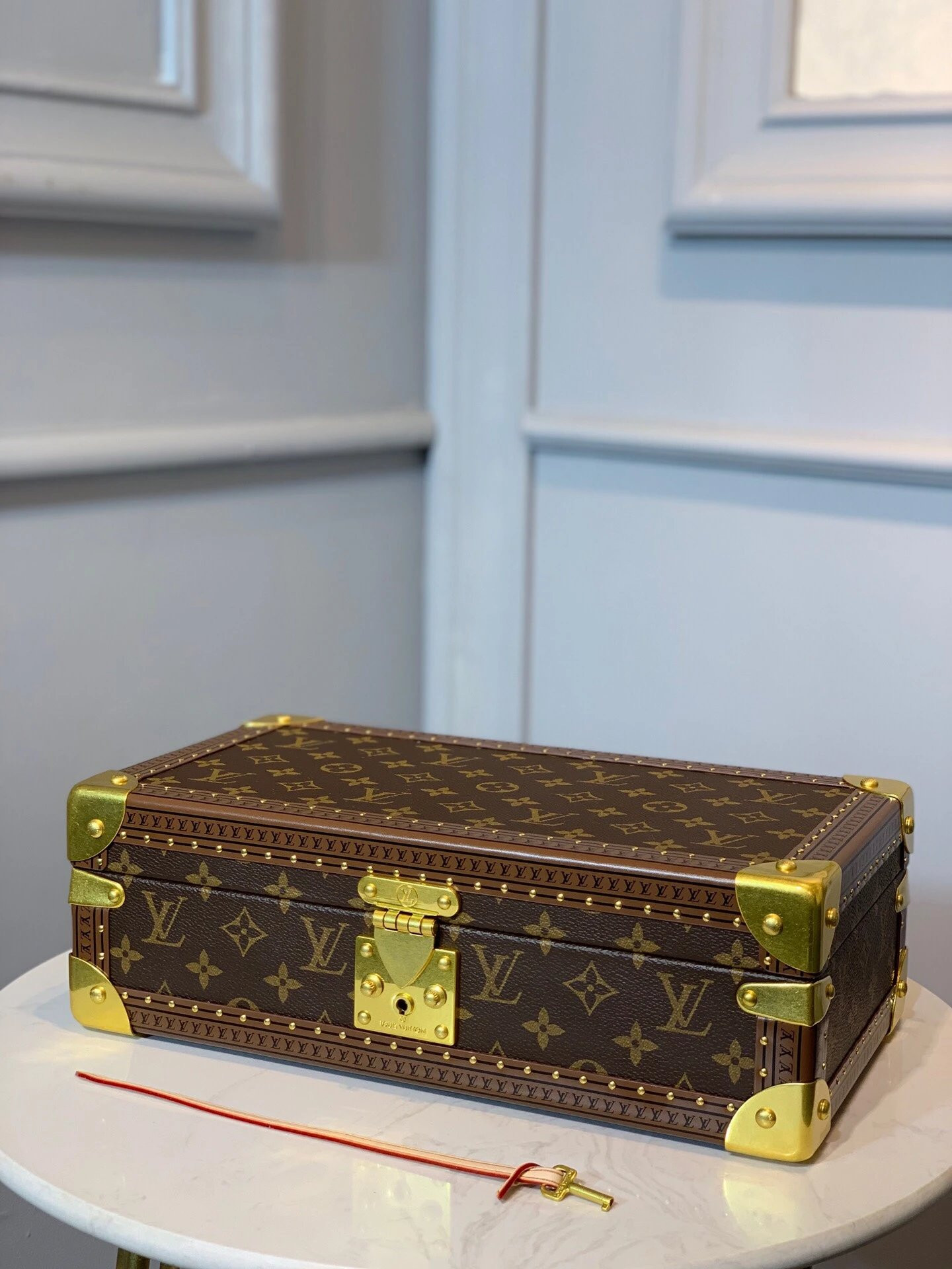 LV 8 WATCH CASE M47641