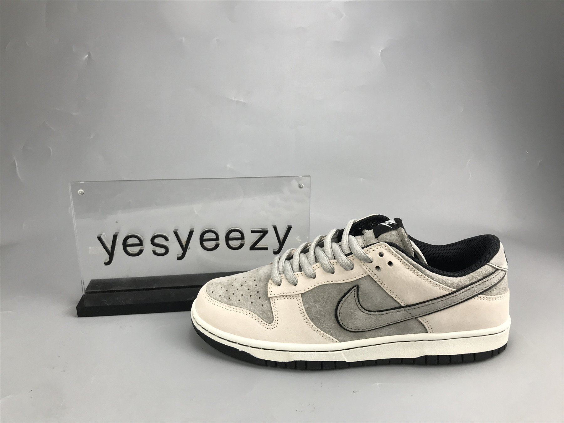 UA NIKE SB DUNK LOW "STEAMBOY OST" GREY BLACK