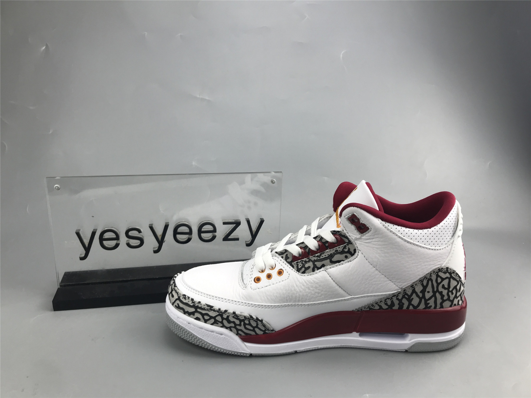 UA AIR JORDAN 3 RETRO 