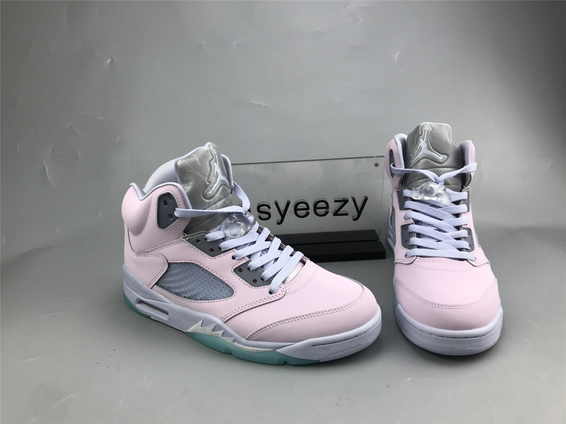 UA WMNS AIR JORDAN 5 RETRO 